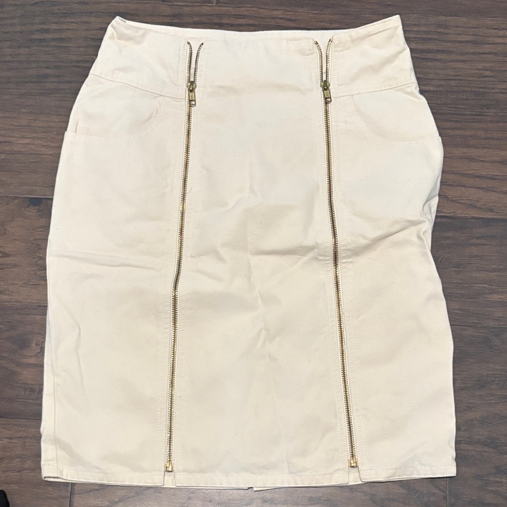 Elegant Cream Zippered Women's Skirt